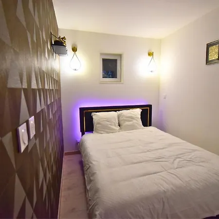 Le Sanctuaire Hirson, Privatif, Sauna Apartment *